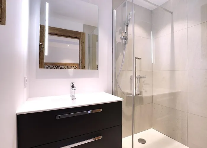 Renove 88m2 Au Centre De 1850 - 8 Pers, Parking, Balcon, Wifi - Fr-1-631-146 * קורשבל